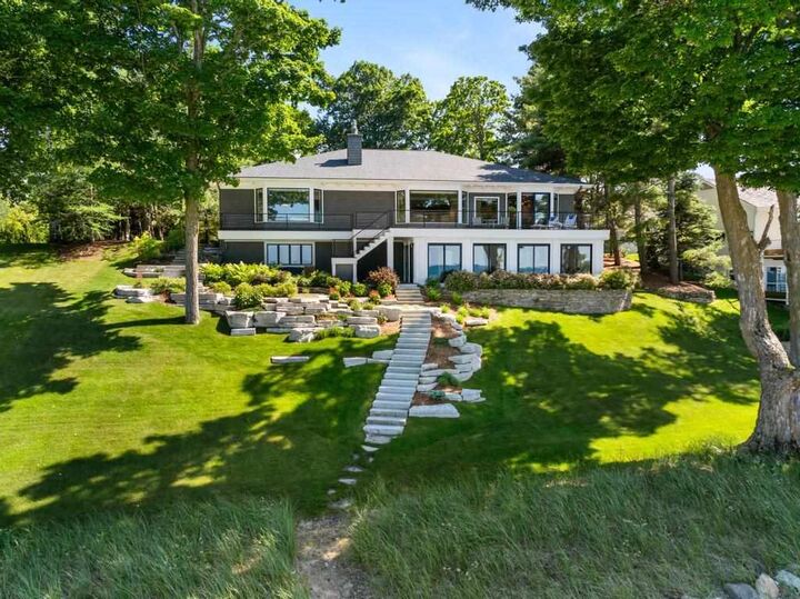 14605 Park  Charlevoix MI 49720 photo