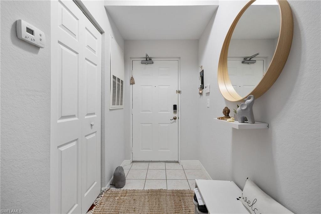 Property Photo: 4710 Saint Croix Ln 215 FL 34109