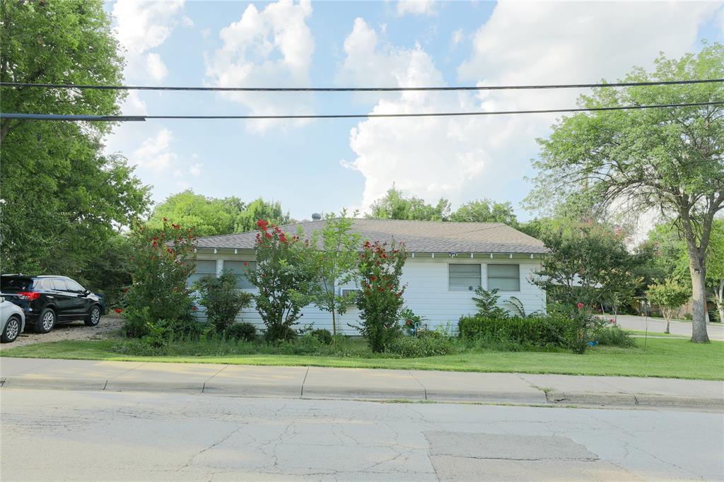Property Photo:  422 Smith Street  TX 76051 