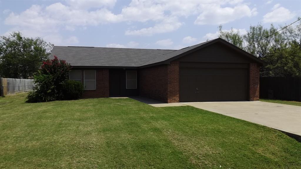 Property Photo: 809 Shady Grove Drive TX 76049