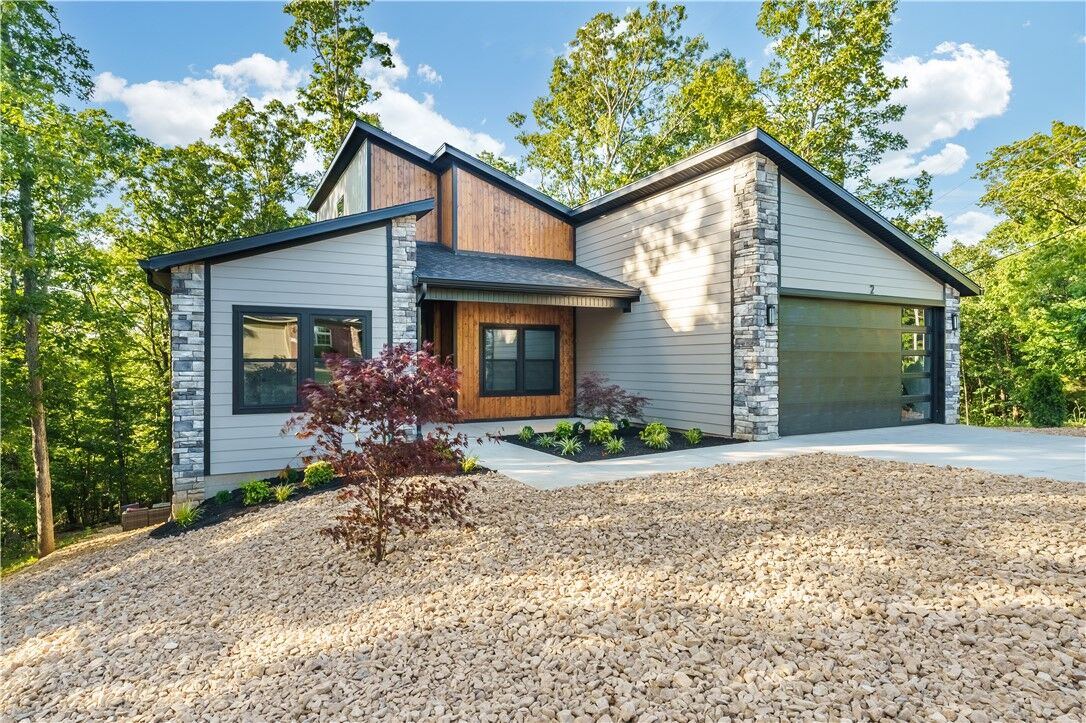 Property Photo:  2 Damerham Lane  AR 72714 