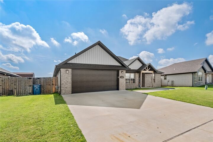 Property Photo: 208 Pin Oak Street AR 72734