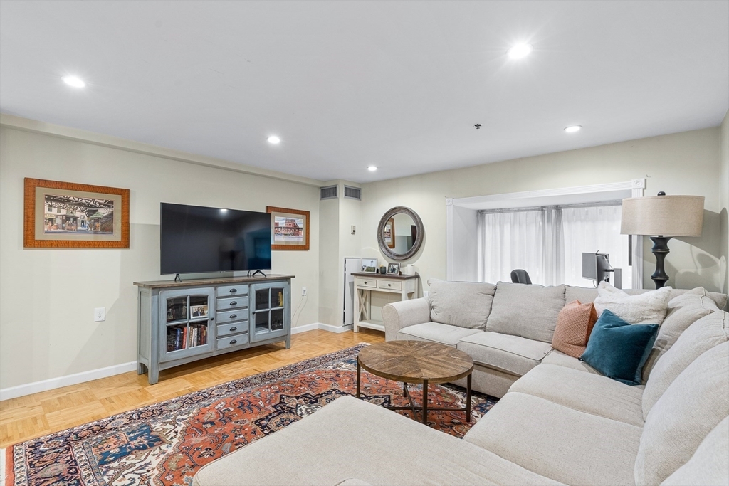 Property Photo: 357 Commercial St 009 MA 02109