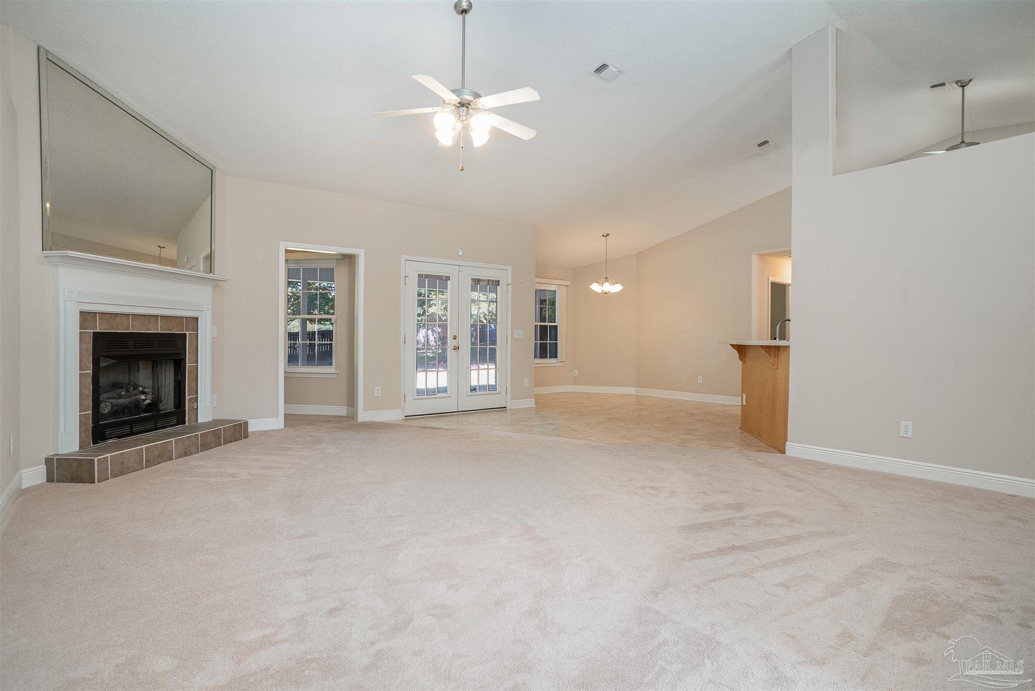 Property Photo: 11401 Johnstone Dr FL 32534