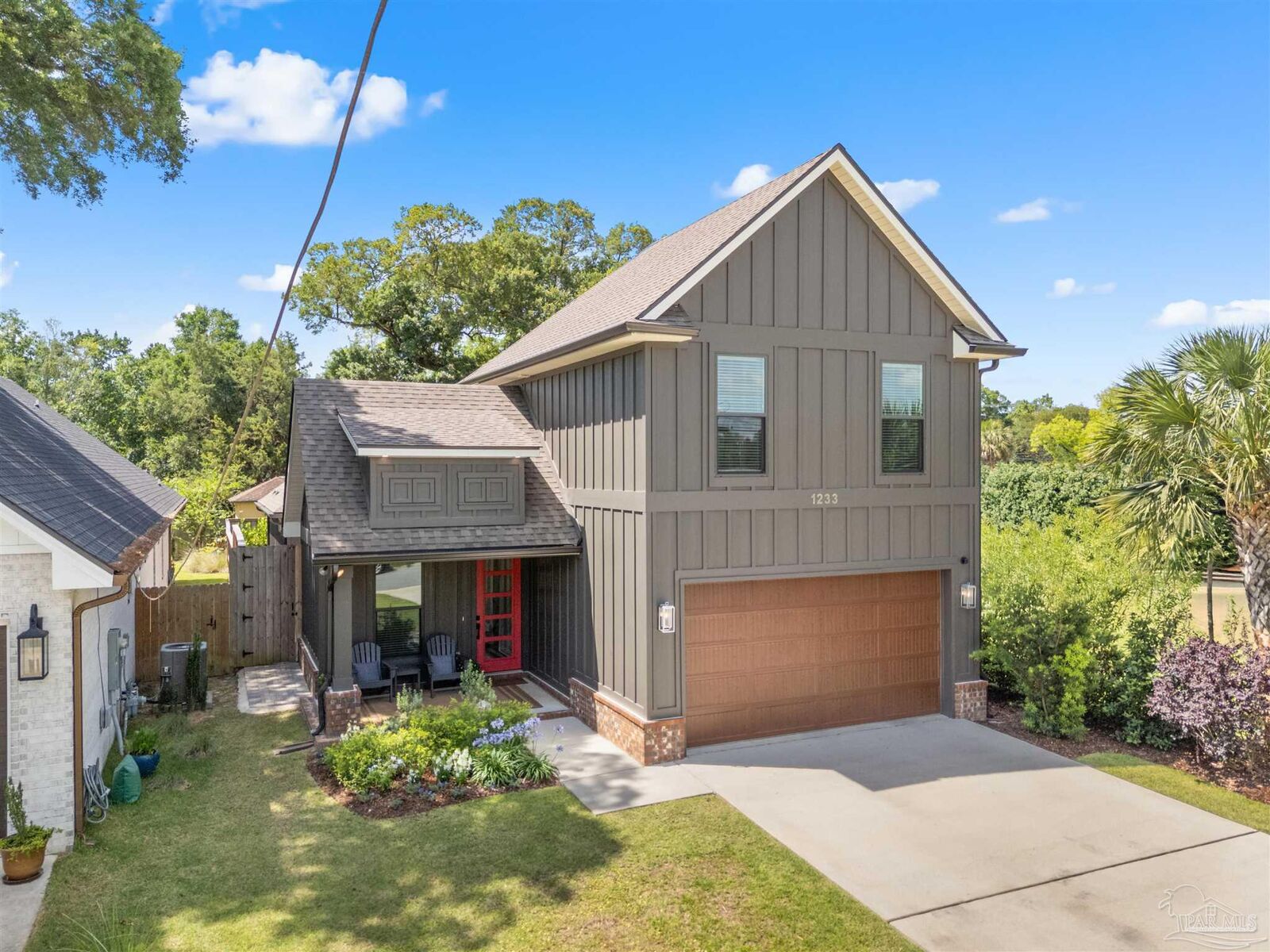 Property Photo: 1233 E Fisher St FL 32503