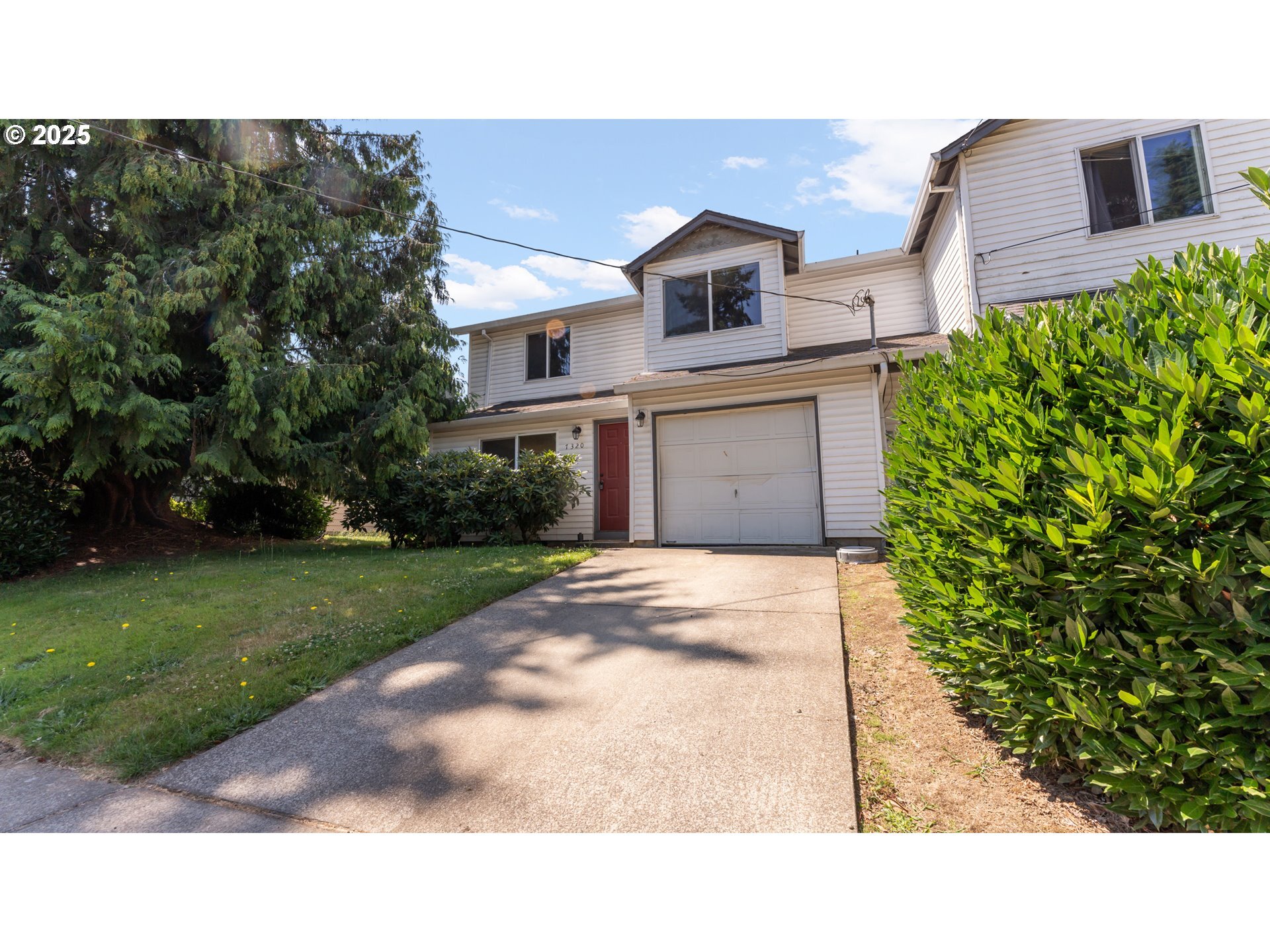 Property Photo: 7320 N Bank St OR 97203