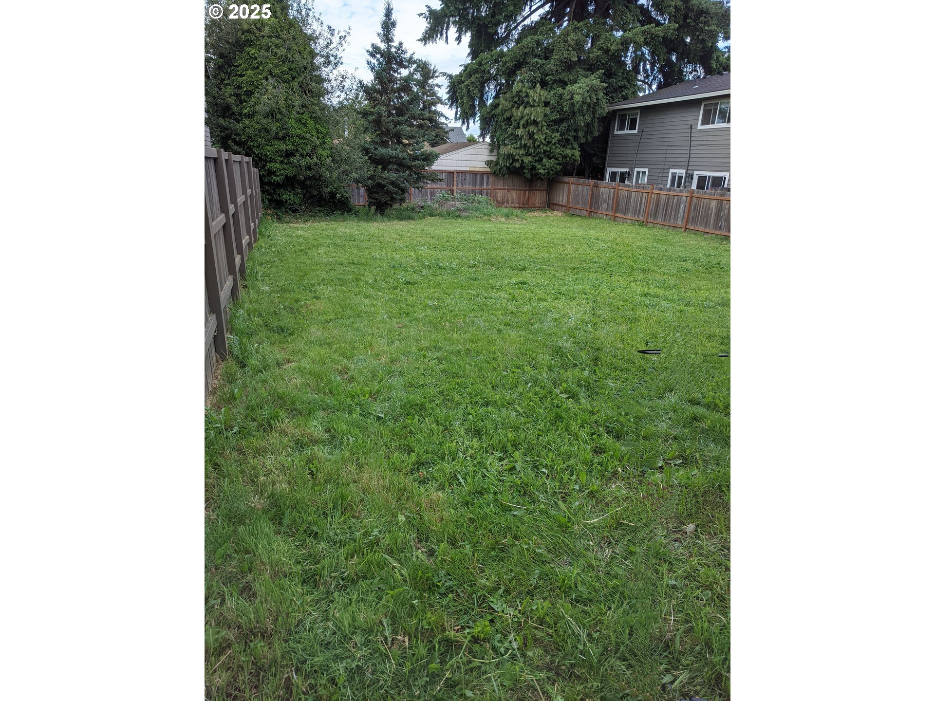 8209 N Fessenden St  Portland OR 97203 photo