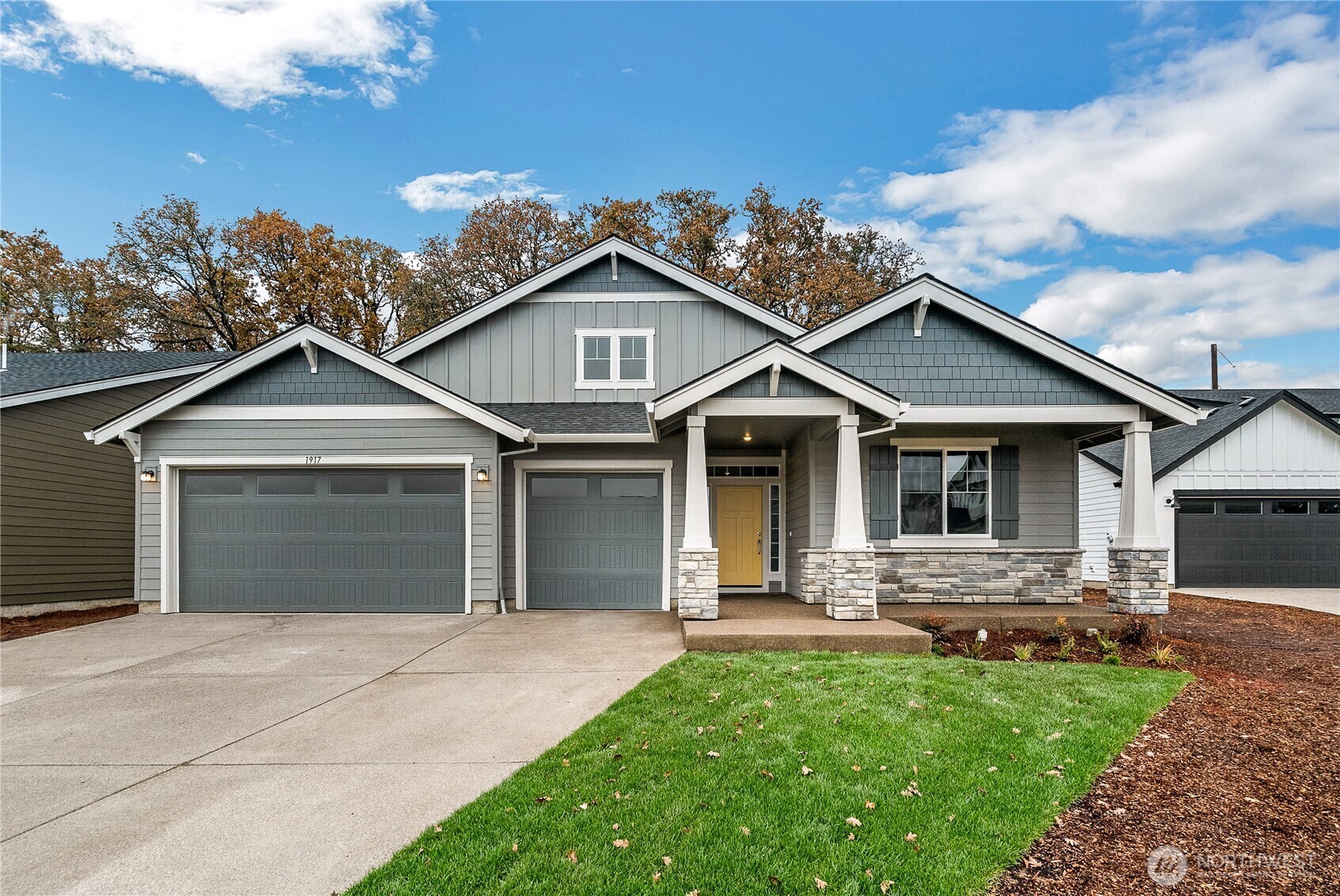 Property Photo: 5505 N 87th Avenue WA 98607
