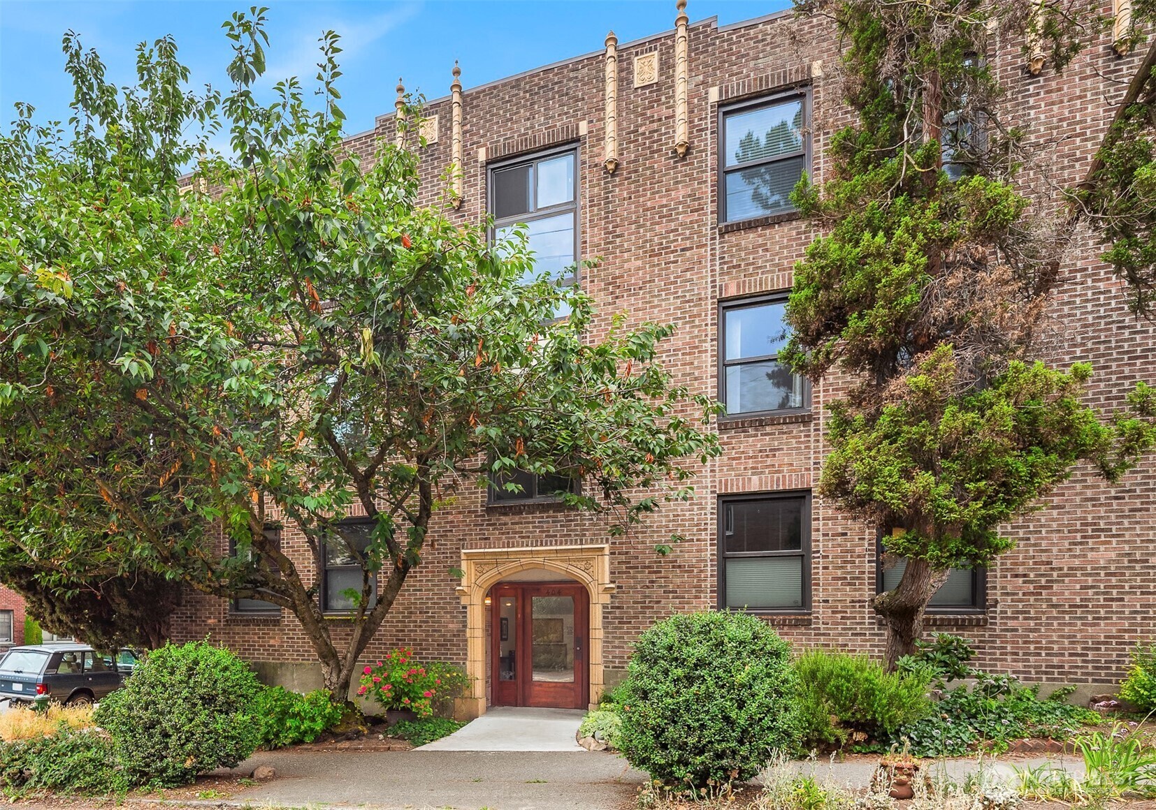 Property Photo: 404 E Harrison Street 301 WA 98102
