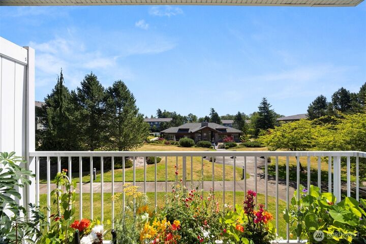 Property Photo: 516 Darby Drive 207 WA 98226