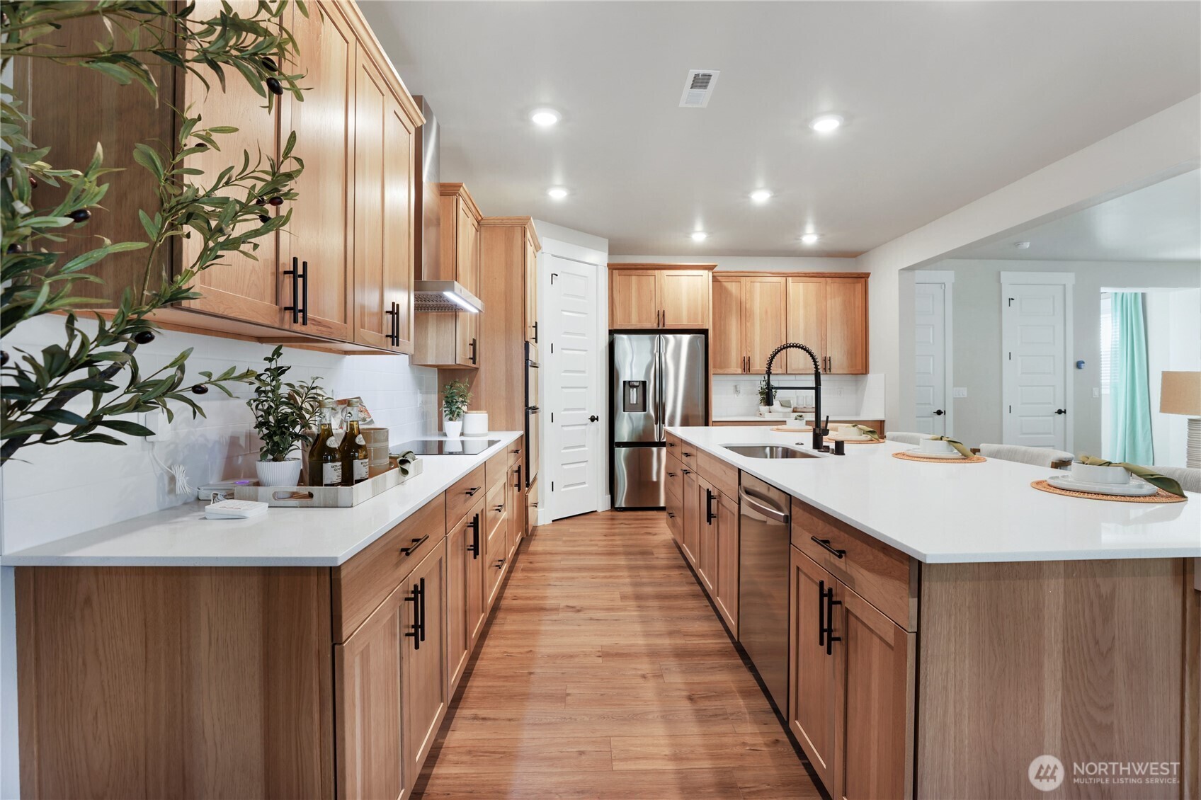 Property Photo: 32370 Myrtle Avenue SE WA 98010