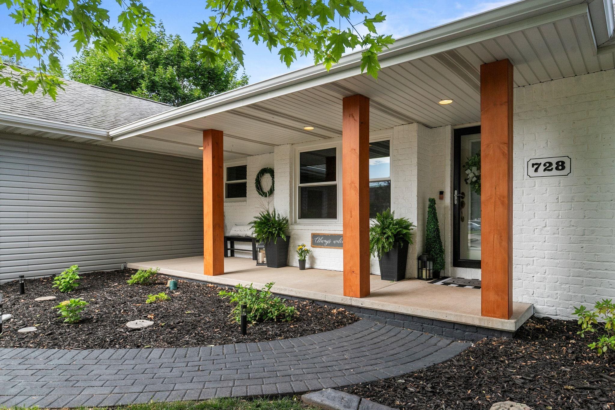 Property Photo:  728 Lang Way  WI 54136 