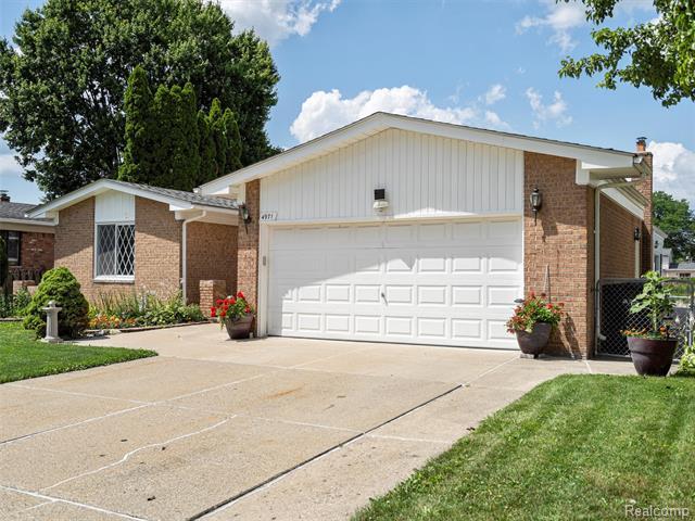 Property Photo: 4971 Chadbourne Drive MI 48310