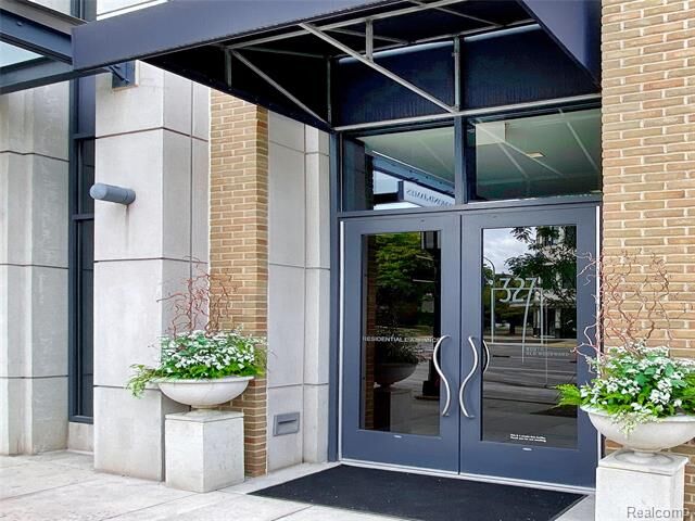 Property Photo:  327 N Old Woodward Avenue  MI 48009 