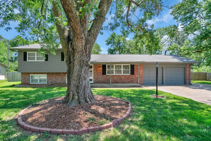 Property Photo: 605 Normandy KS 67114