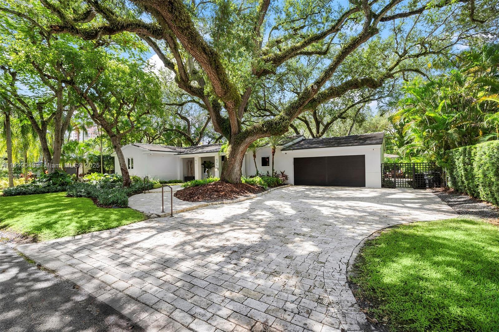Property Photo: 160 W Sunrise Ave FL 33133