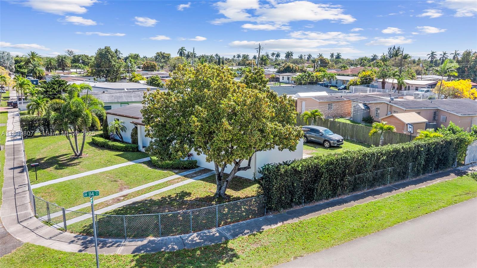 Property Photo: 11420 SW 44th St FL 33165