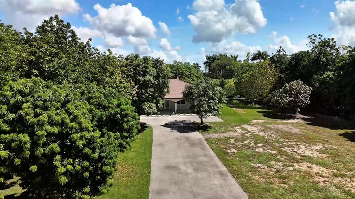 Property Photo: 21991 SW 252nd St FL 33031