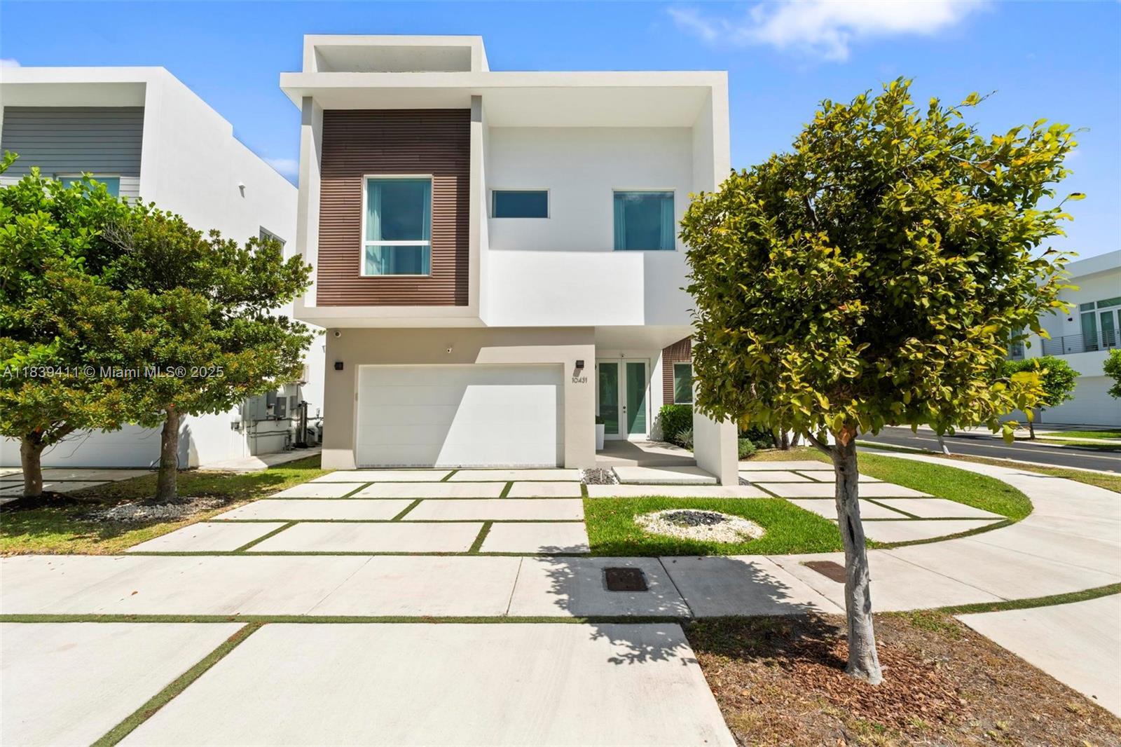 Property Photo: 10431 NW 68th Ter FL 33178