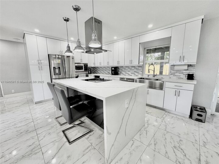 Property Photo: 161 NW 46th Ter FL 33317