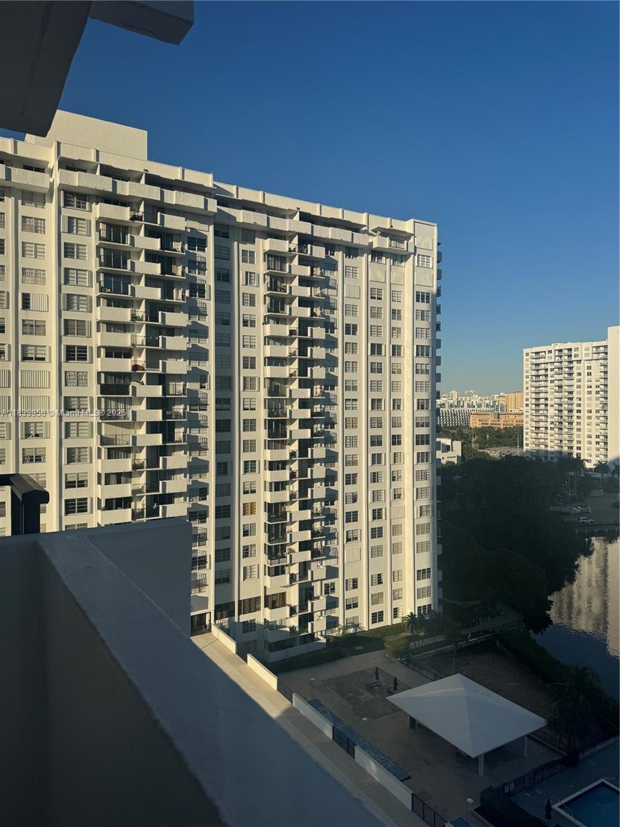 Property Photo: 2750 NE 183rd St 1210 FL 33160