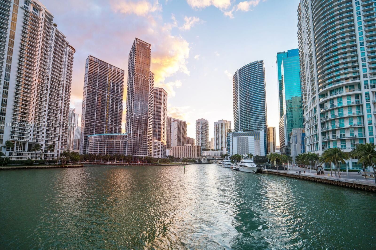 Property Photo: 200 Biscayne Boulevard Way 502 FL 33131