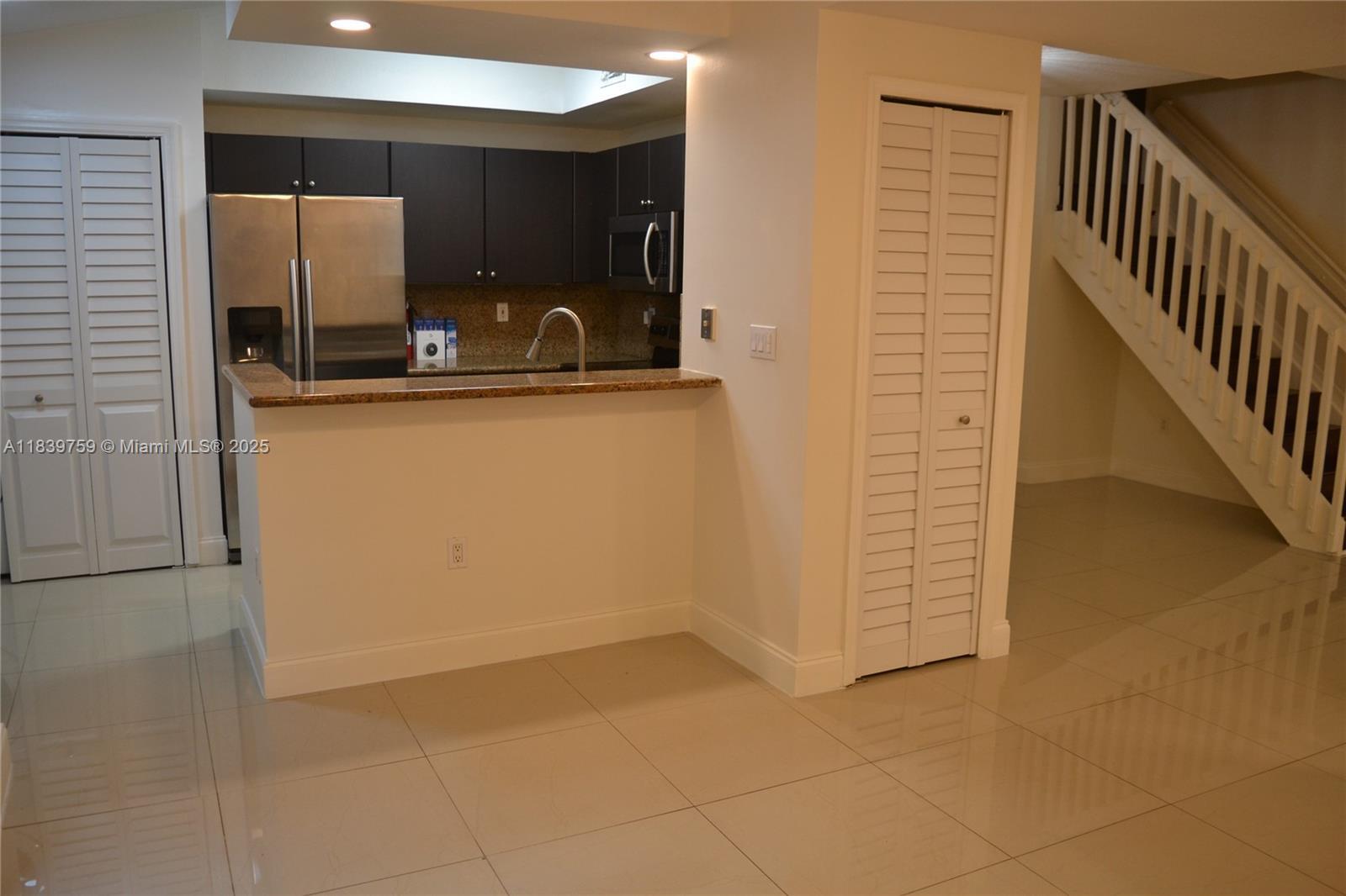 Property Photo: 10190 SW 88th St 504 FL 33176