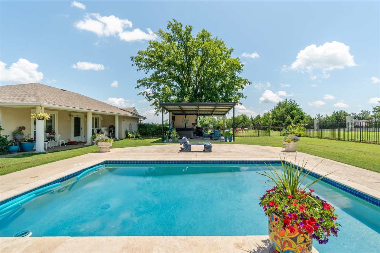 Property Photo:  940 Lou Allard Drive  OK 74030 