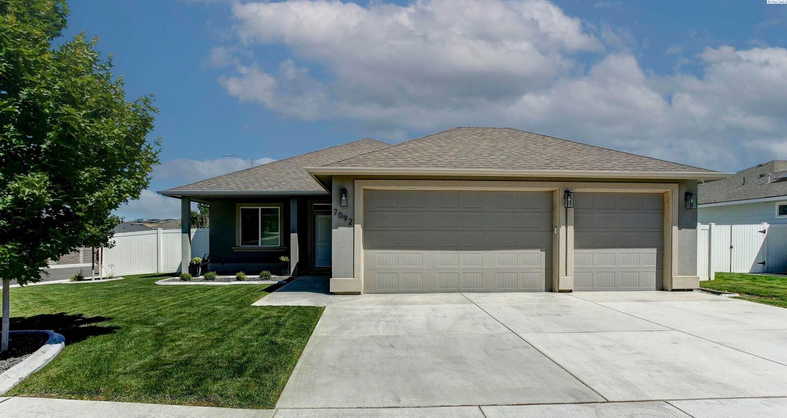 Property Photo:  7092 W 31st Pl  WA 99338 