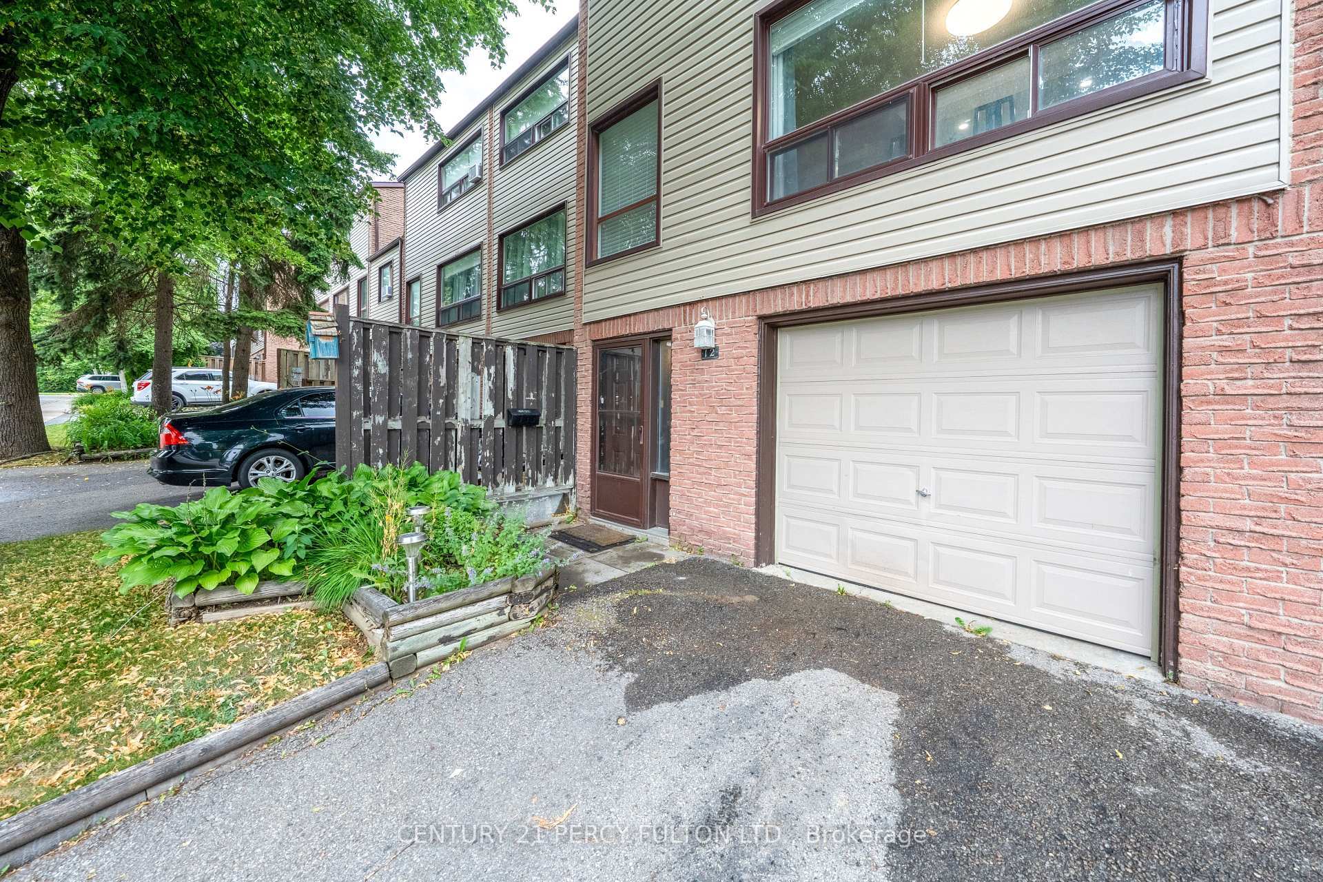 12 The Bridle Path  Clarington ON L1C 3W1 photo