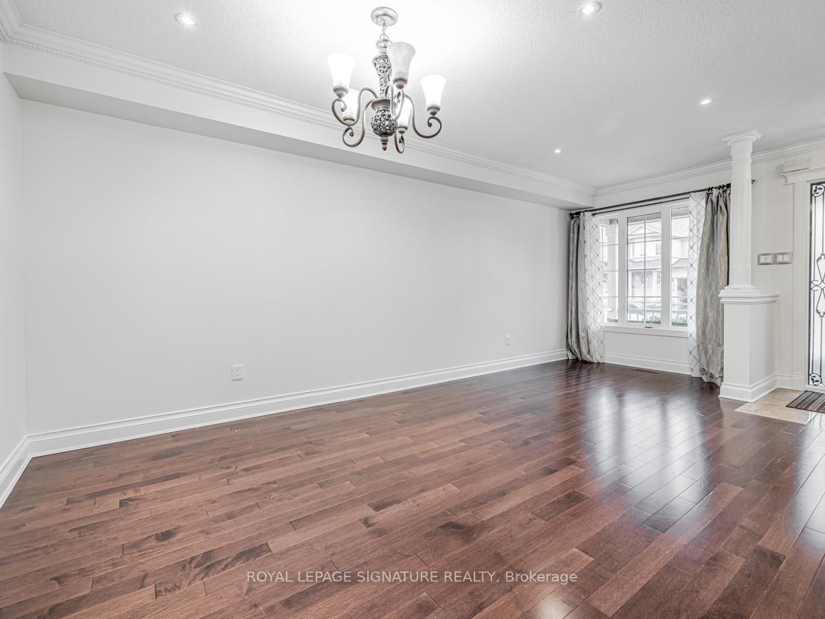 Property Photo: 118 Nahanni Drive ON L4B 4L5