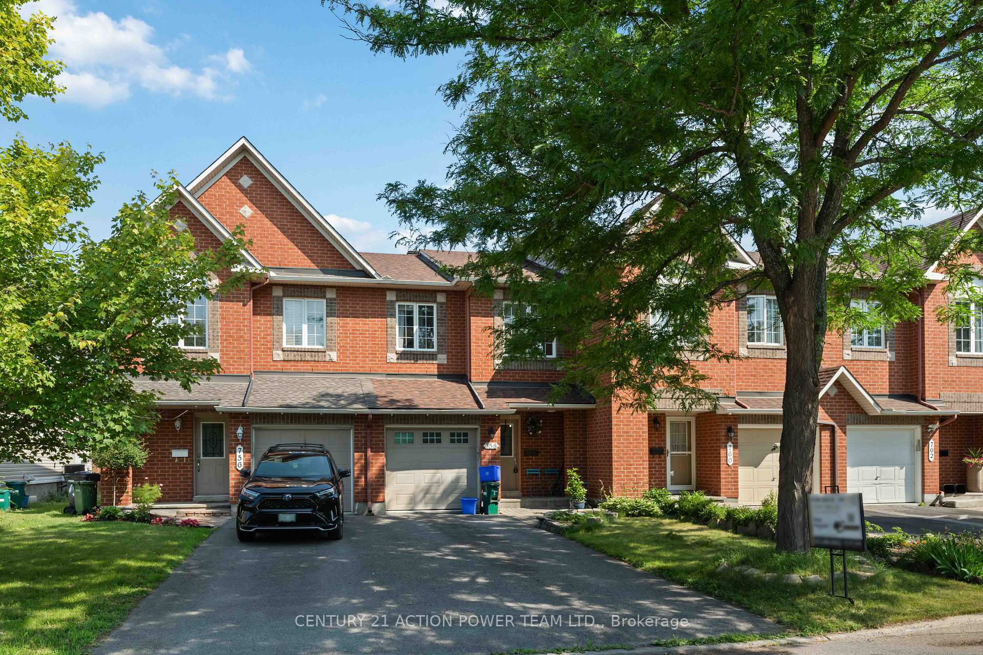 Property Photo: 758 Carmella Crescent ON K4A 4W1
