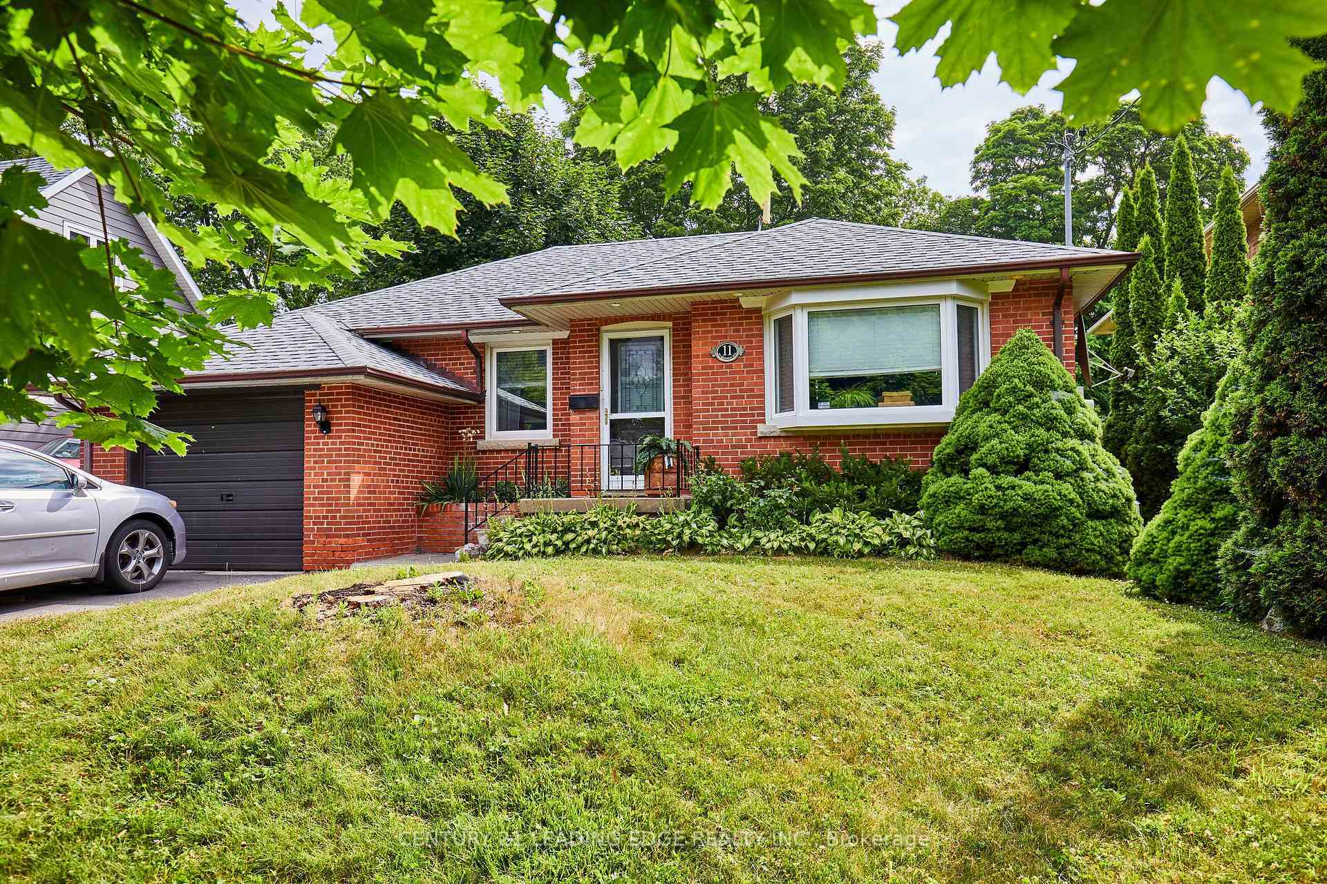 Property Photo:  11 St Quentin Avenue  ON M1M 2M7 