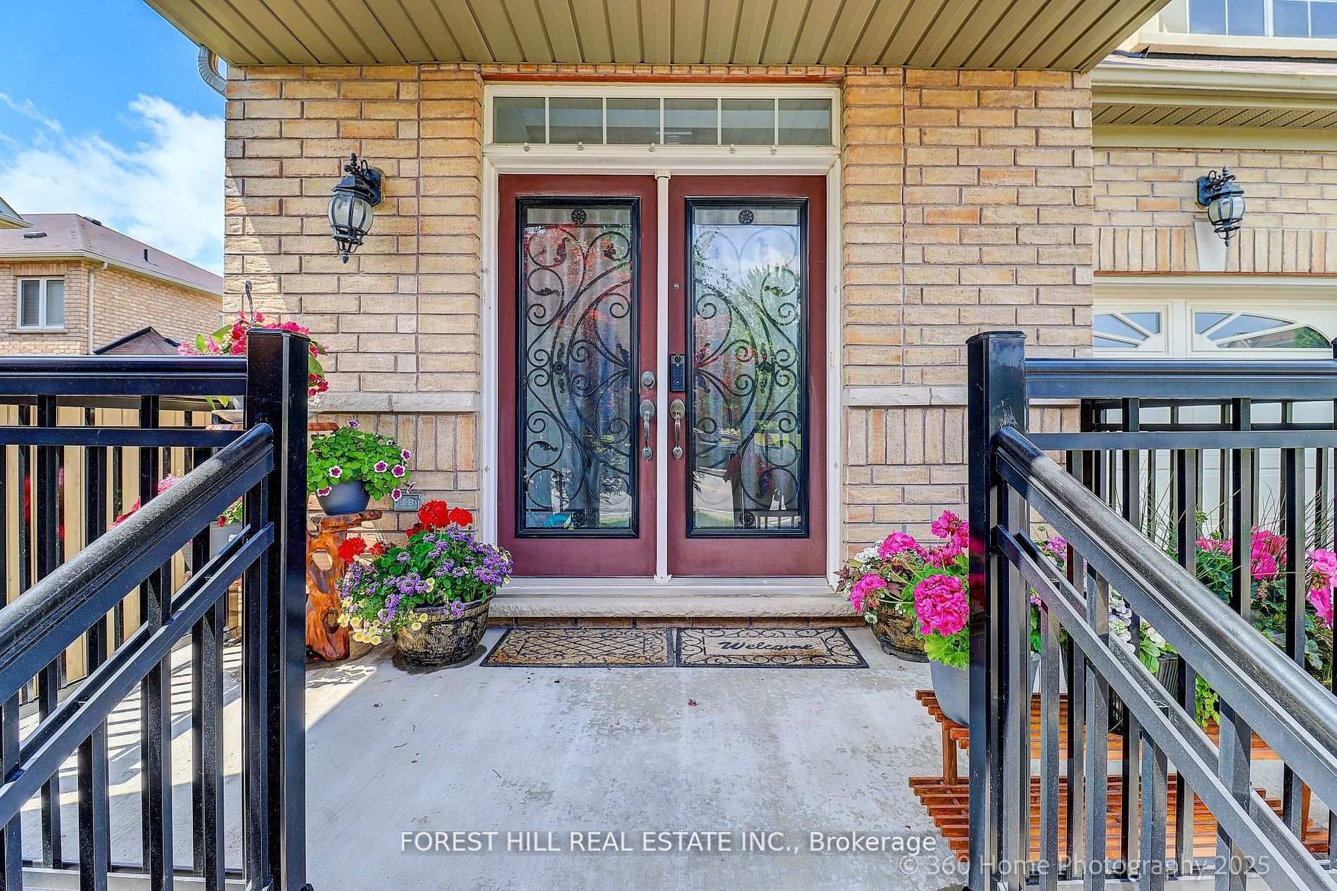 Property Photo: 256 Peter Rupert Avenue ON L5A 4L3