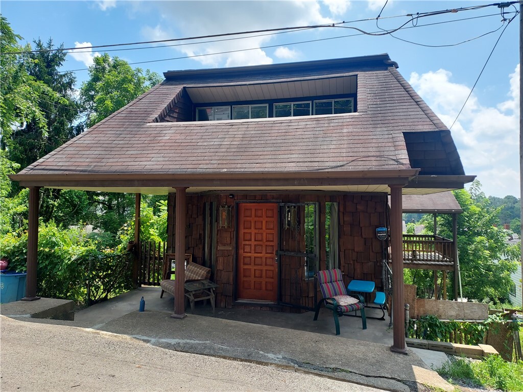 Property Photo: 2420 Elsie St PA 15210