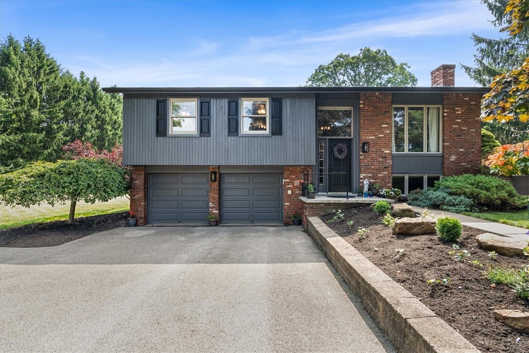 Property Photo: 201 Pinkerton Rd PA 15090