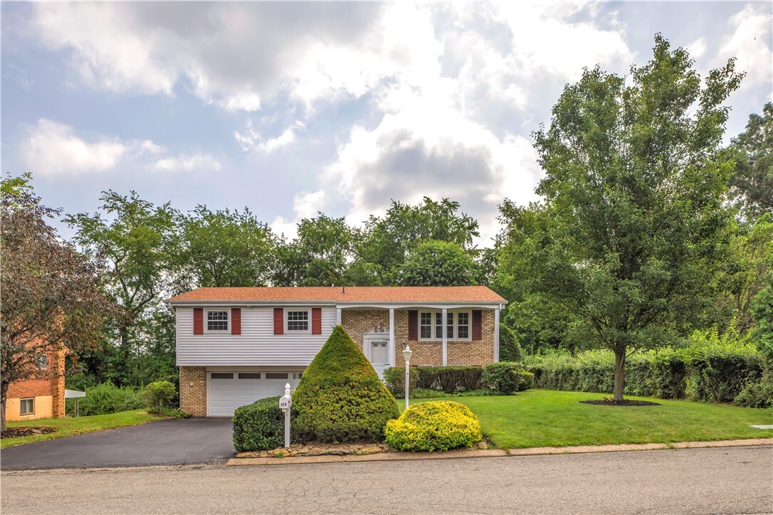 Property Photo: 428 Englewood Drive PA 15237