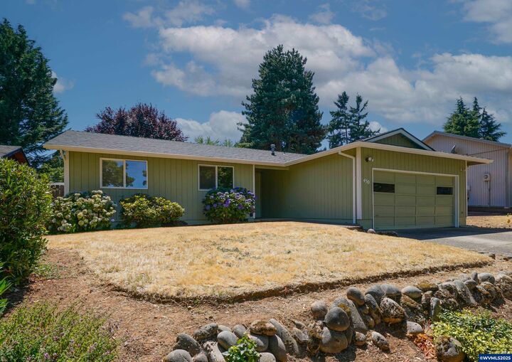 Property Photo: 450 Flint Ridge St SE OR 97306