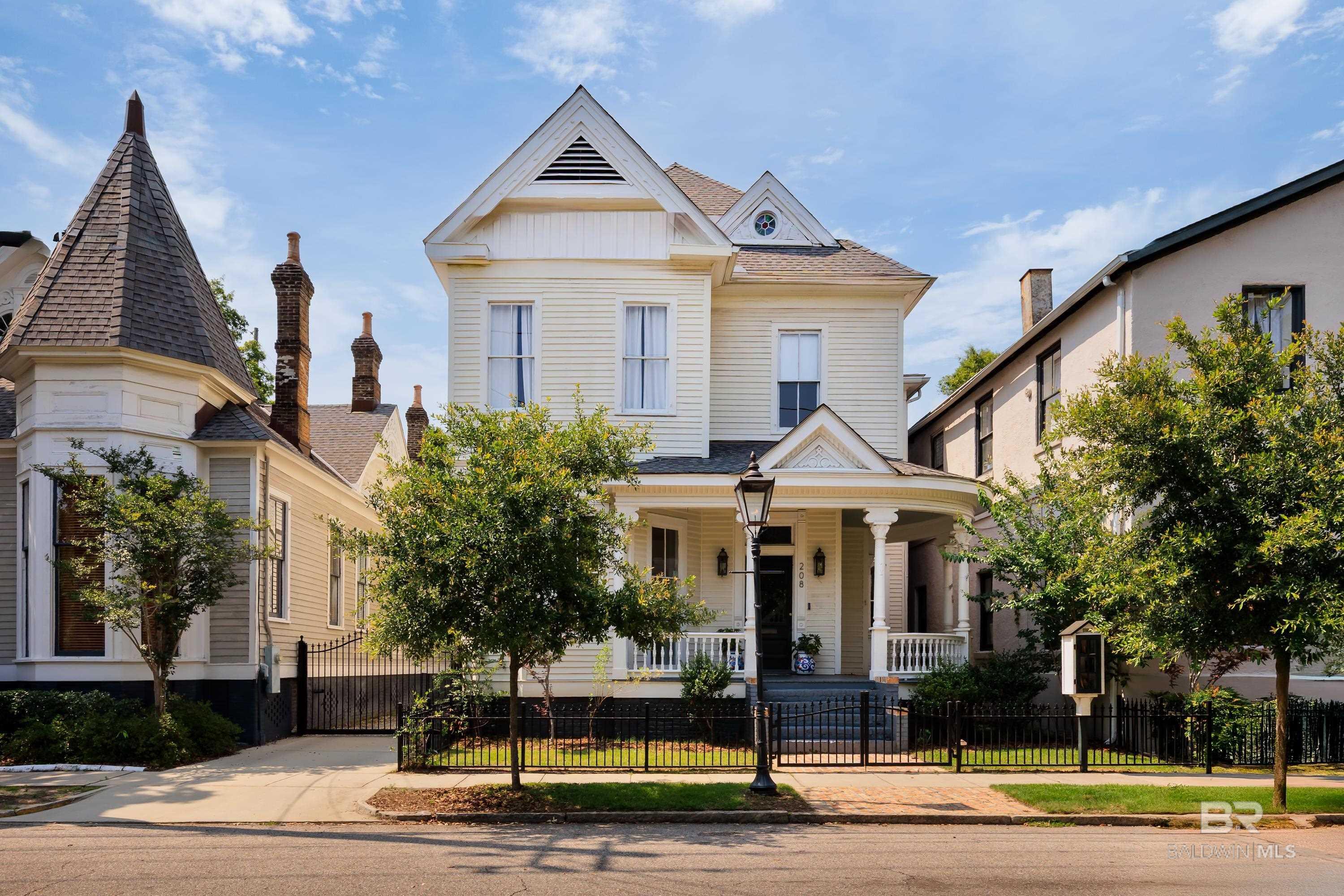 Property Photo:  208 State Street  AL 36603 