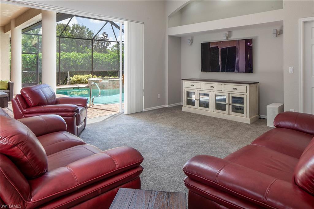Property Photo: 1140 10th Ave N FL 34102
