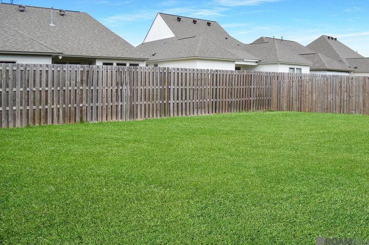 Property Photo: 621 Greenwich Dr LA 70820