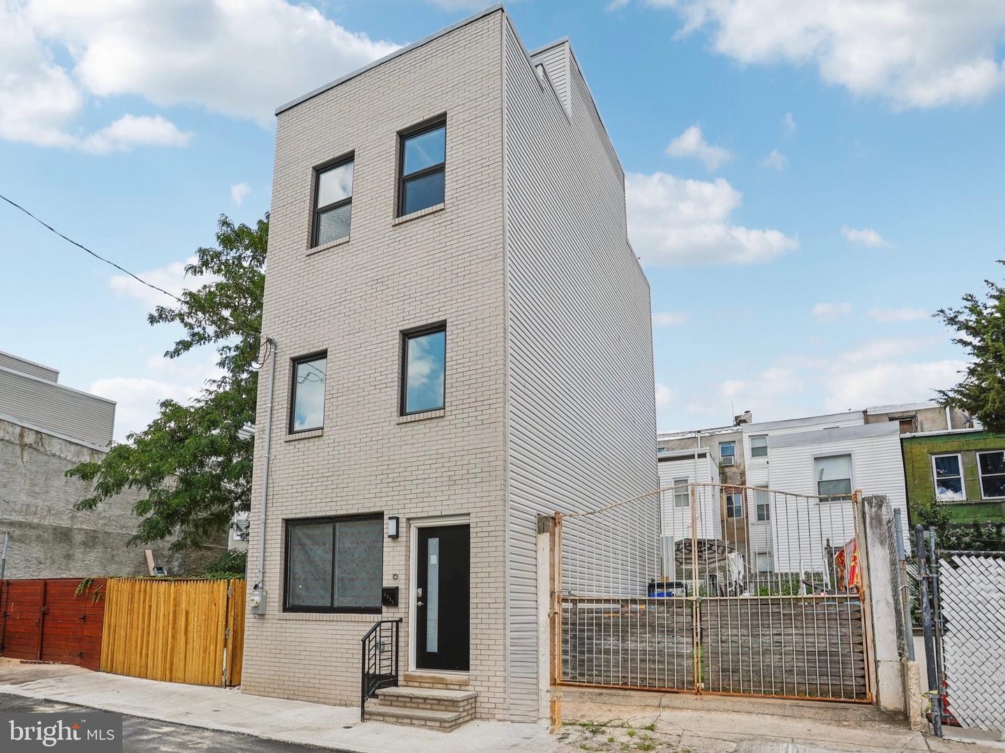 Property Photo:  2225-2227 N Waterloo Street  PA 19133 