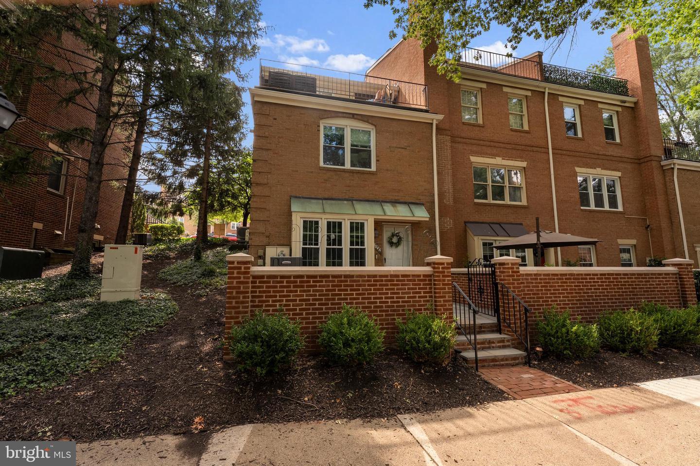 Property Photo:  2504 Fairfax Drive 9A  VA 22201 