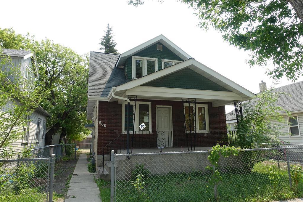 Property Photo:  866 Magnus Avenue  MB R2X 0M8 