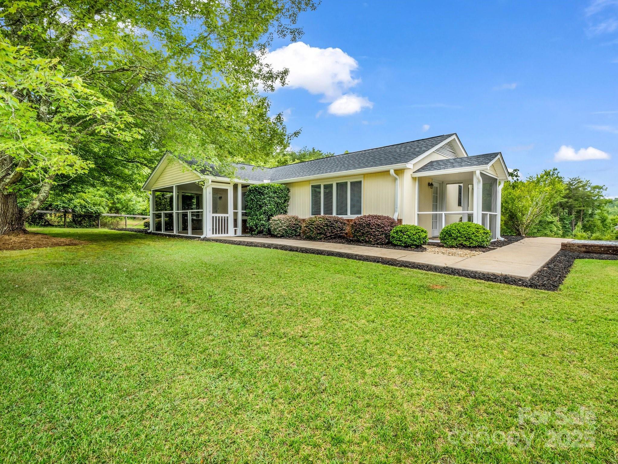 Property Photo: 1320 Little Mountain Road NC 28722