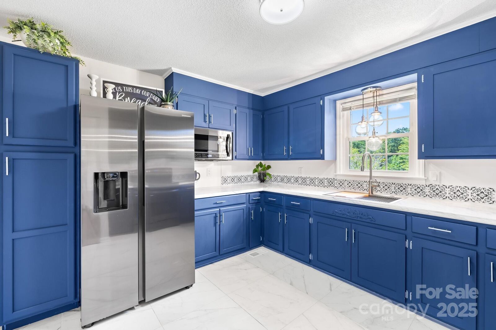 Property Photo: 636 Hillcrest Street NC 28638