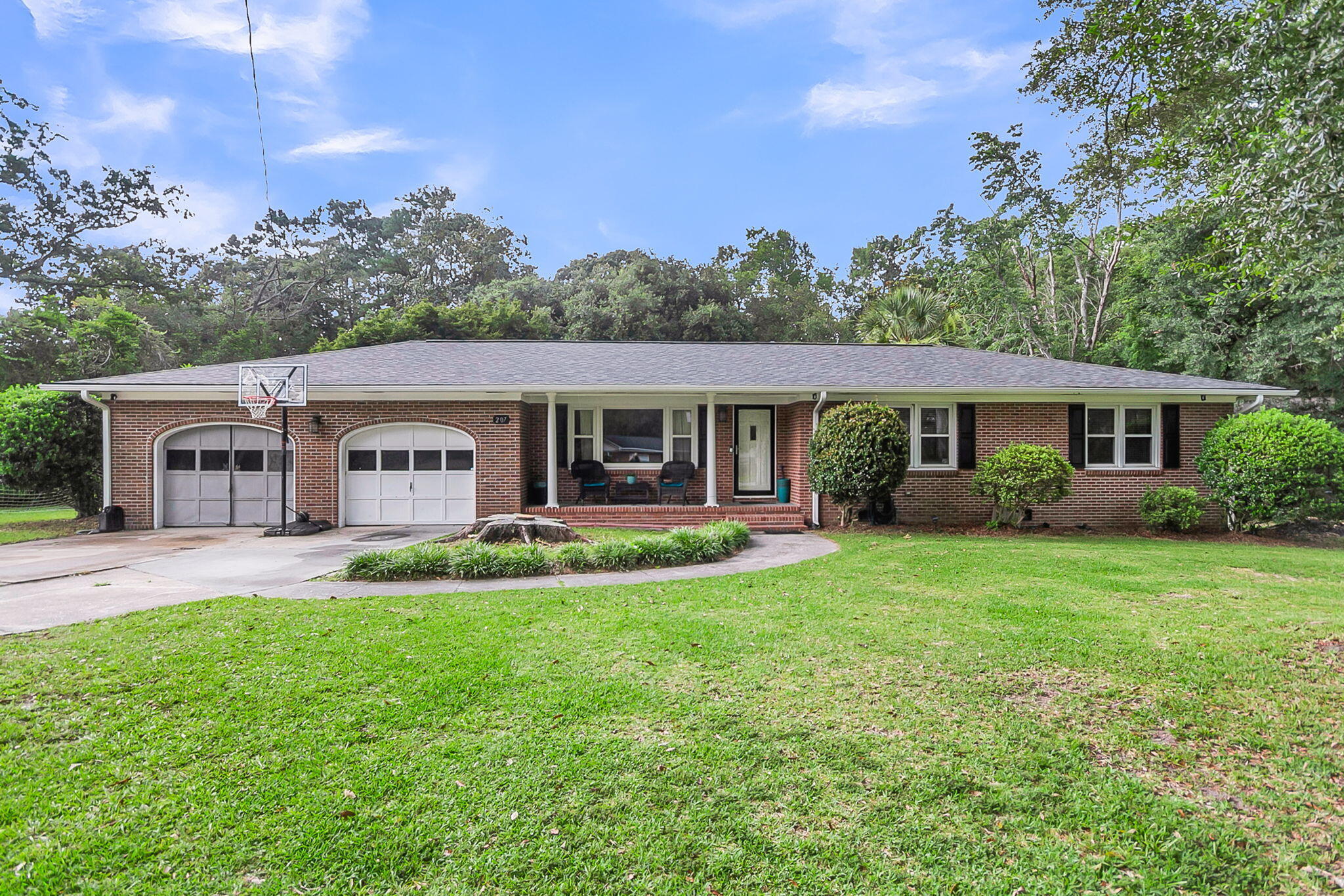 Property Photo: 207 Harter Drive SC 29485