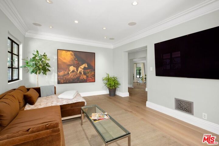 Property Photo:  232 S Rodeo Dr  CA 90212 