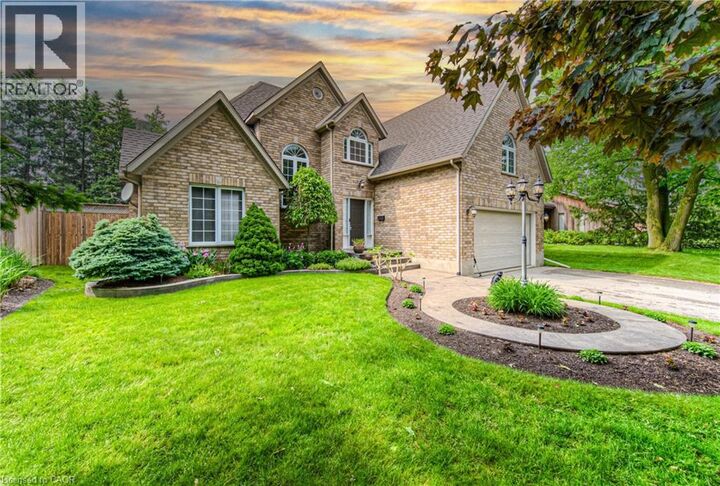 Photo de la propriété:  416 Forestlawn Road  ON N2K 2J6 