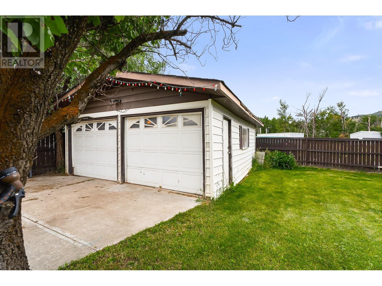 Property Photo:  2138 Clarke Avenue  BC V1K 1B8 